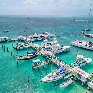  Botel Walk Barefoot To Beach! Two Bathrooms! Entire Private Sailboat